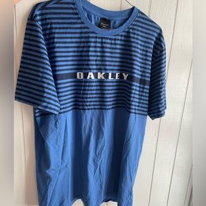 Oakley T-shirt